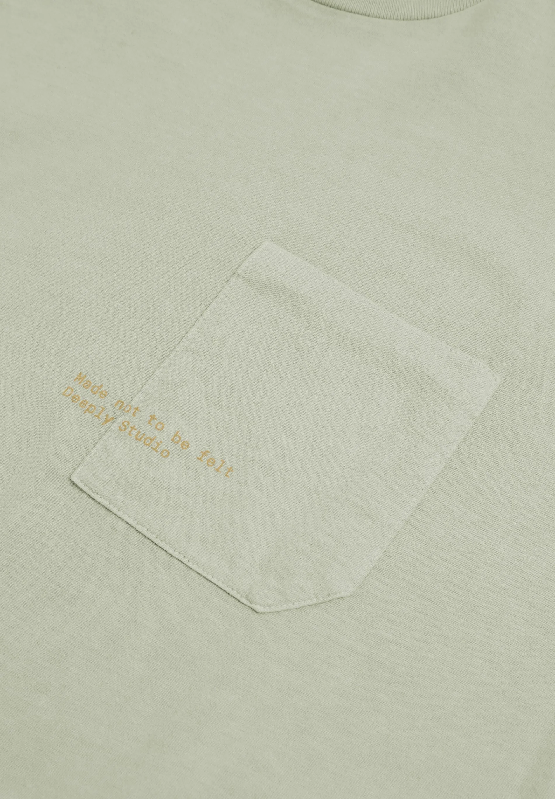 T-Shirt Com Bolso E Gráfico - Image 6