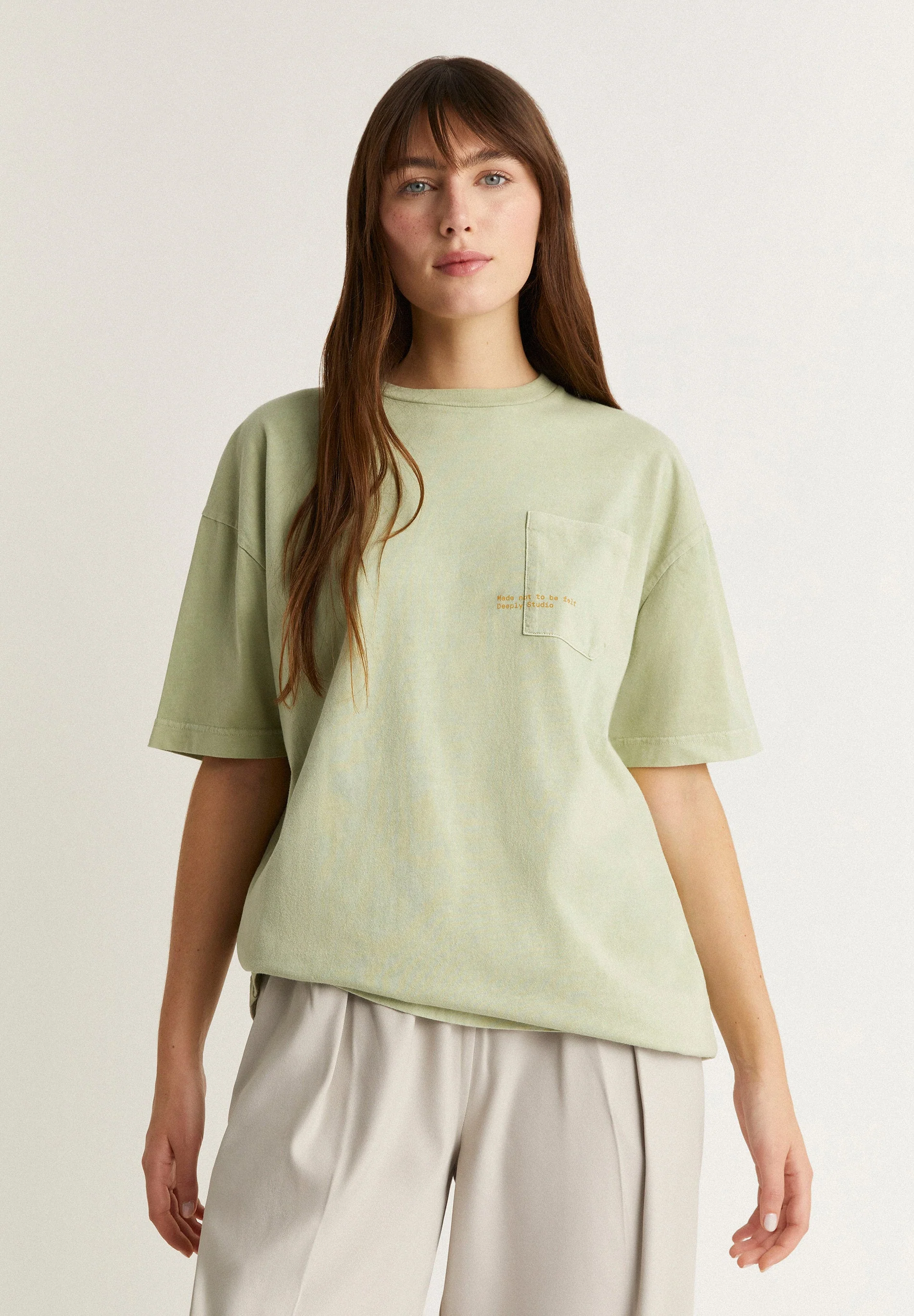 T-Shirt Com Bolso E Gráfico - Image 7