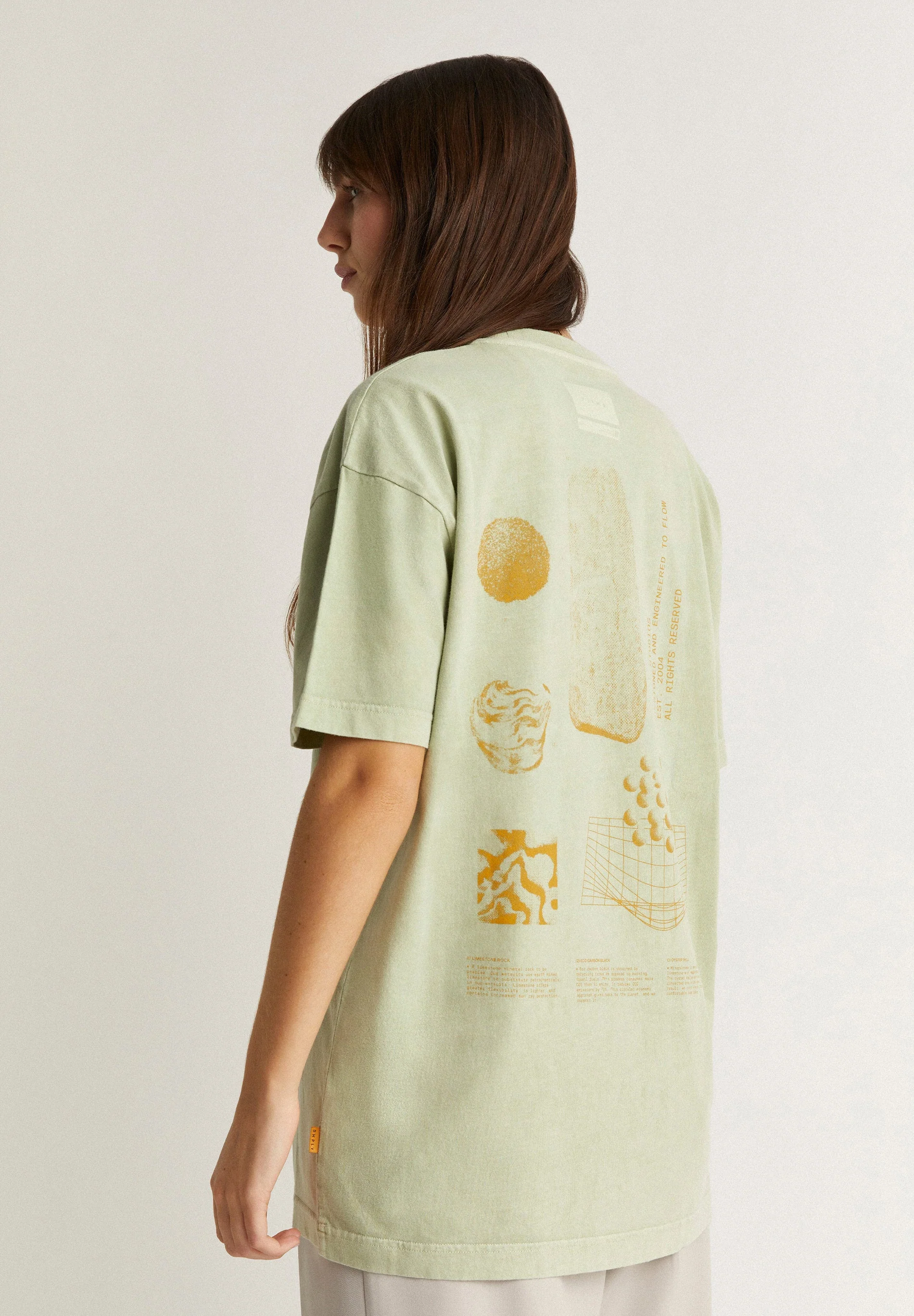 T-Shirt Com Bolso E Gráfico - Image 8